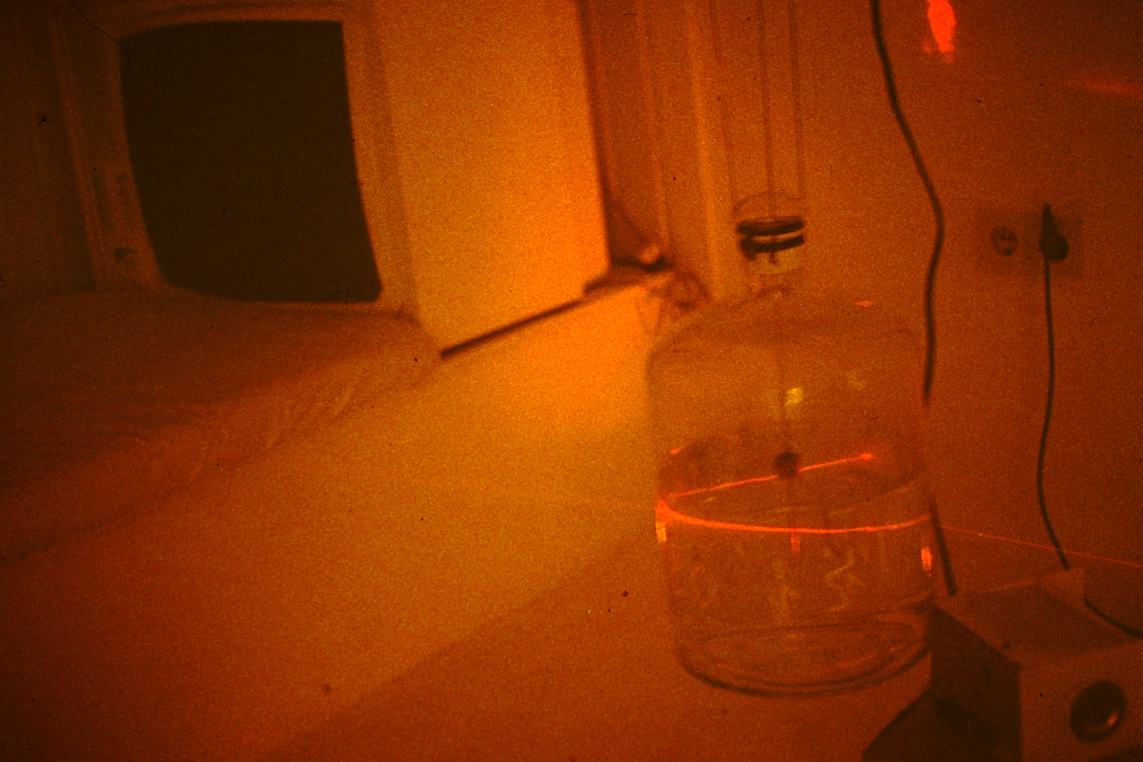 0.about:timeline:1985:mob-laser-erdmagnet-exh.jpg