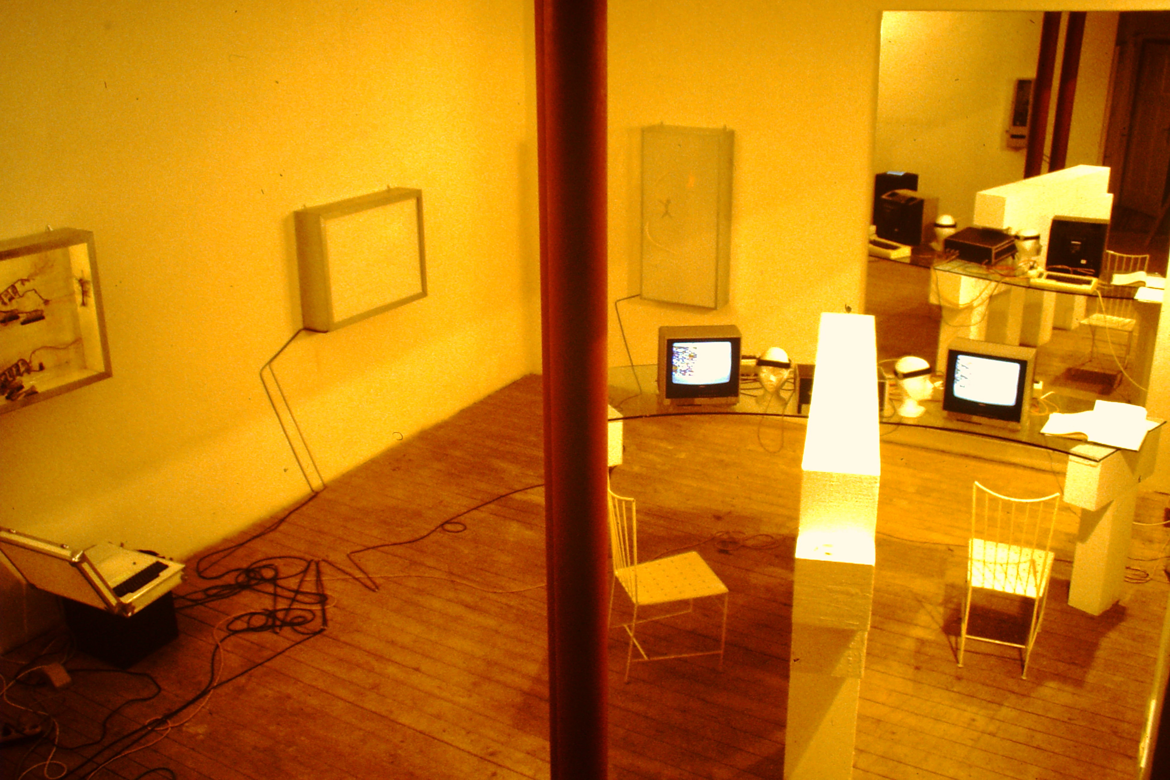 0.about:timeline:1986:exhib-v-v-totale.jpg