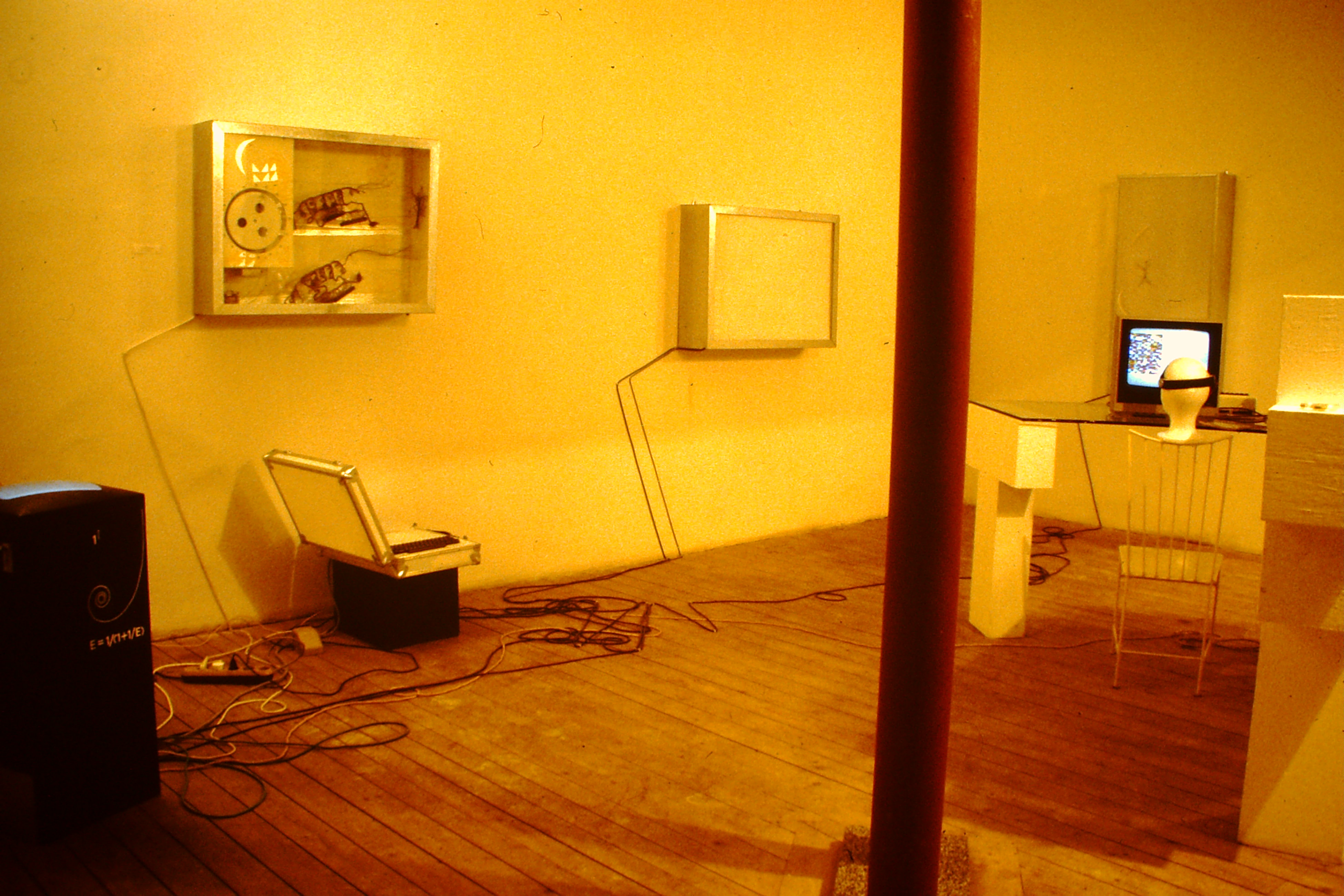 0.about:timeline:1986:exhib-vv-total.jpg