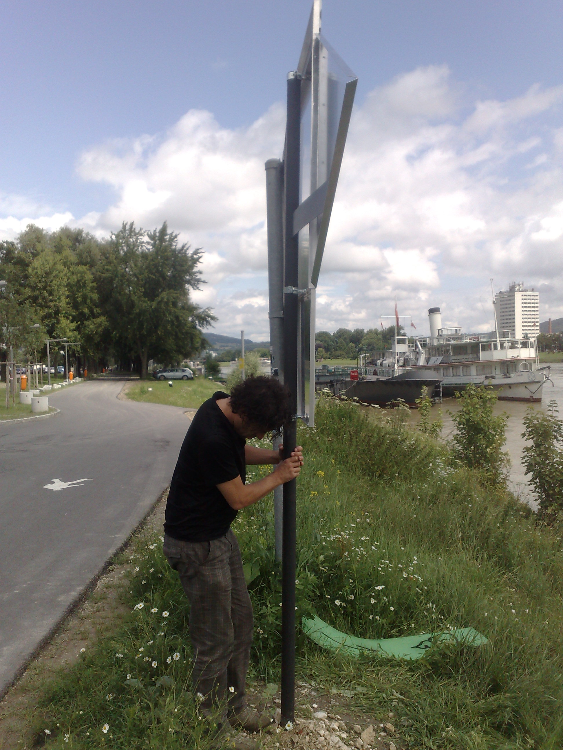 0.about:timeline:2009:2009071020-ashi-tano-montieren-laendentafeln:090720091306.jpg