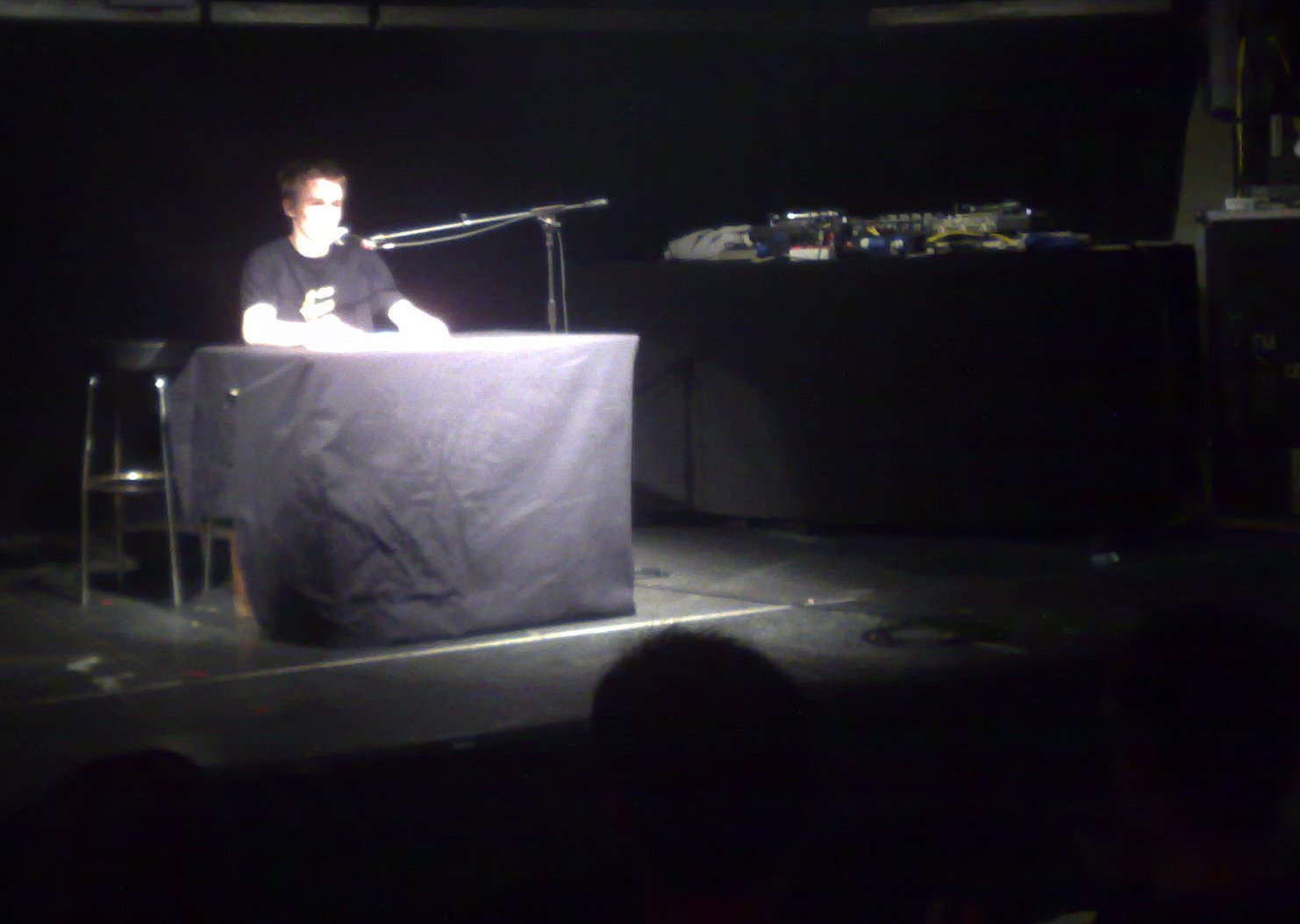 0.about:timeline:2012:2012-backup-bilder-olivia:20120214:medienkunst:versorgerin:fader1.jpg