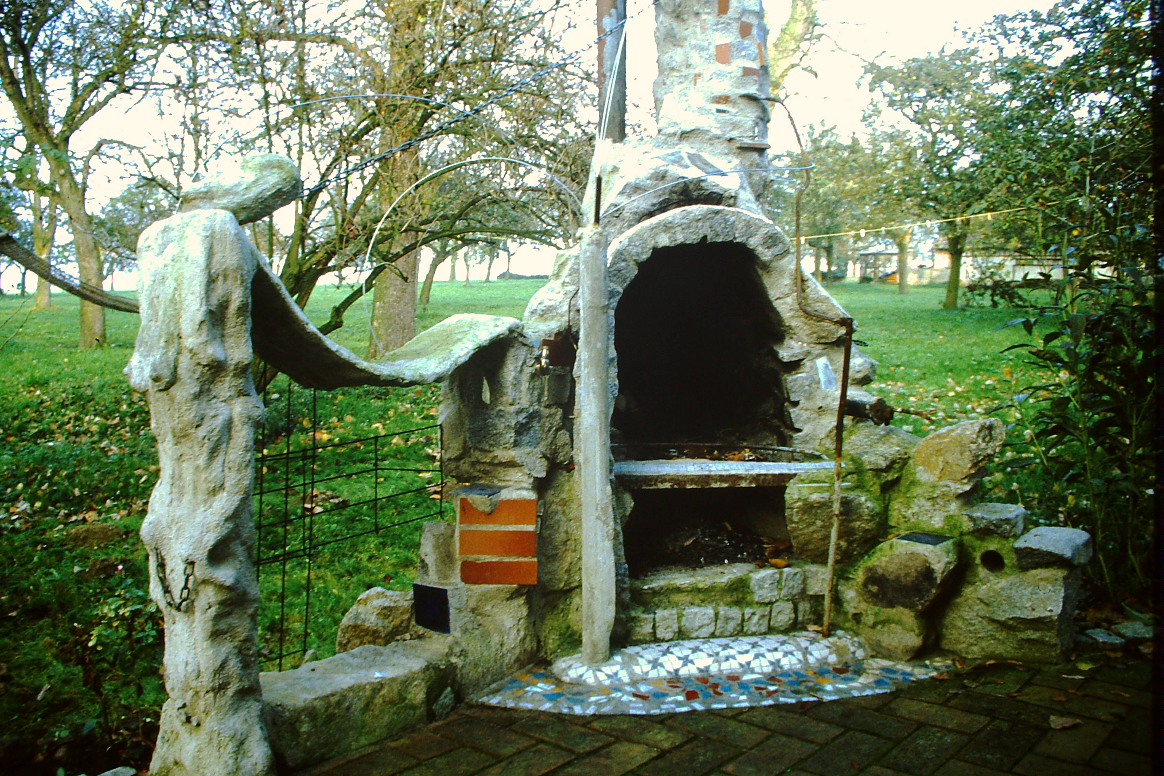 timeline:1979:feuerstelle-frontal.jpg