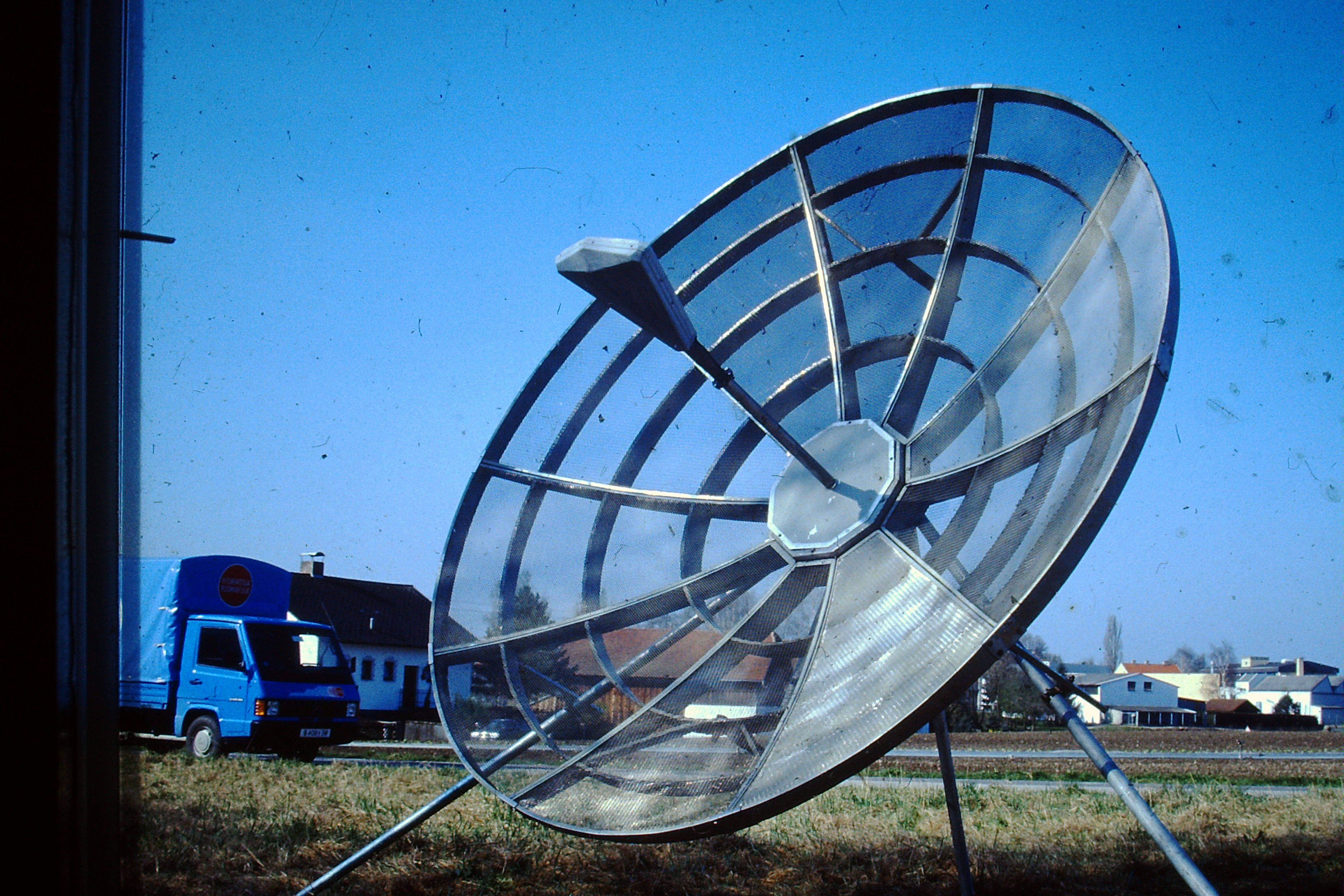 timeline:1989:outerspace.jpg