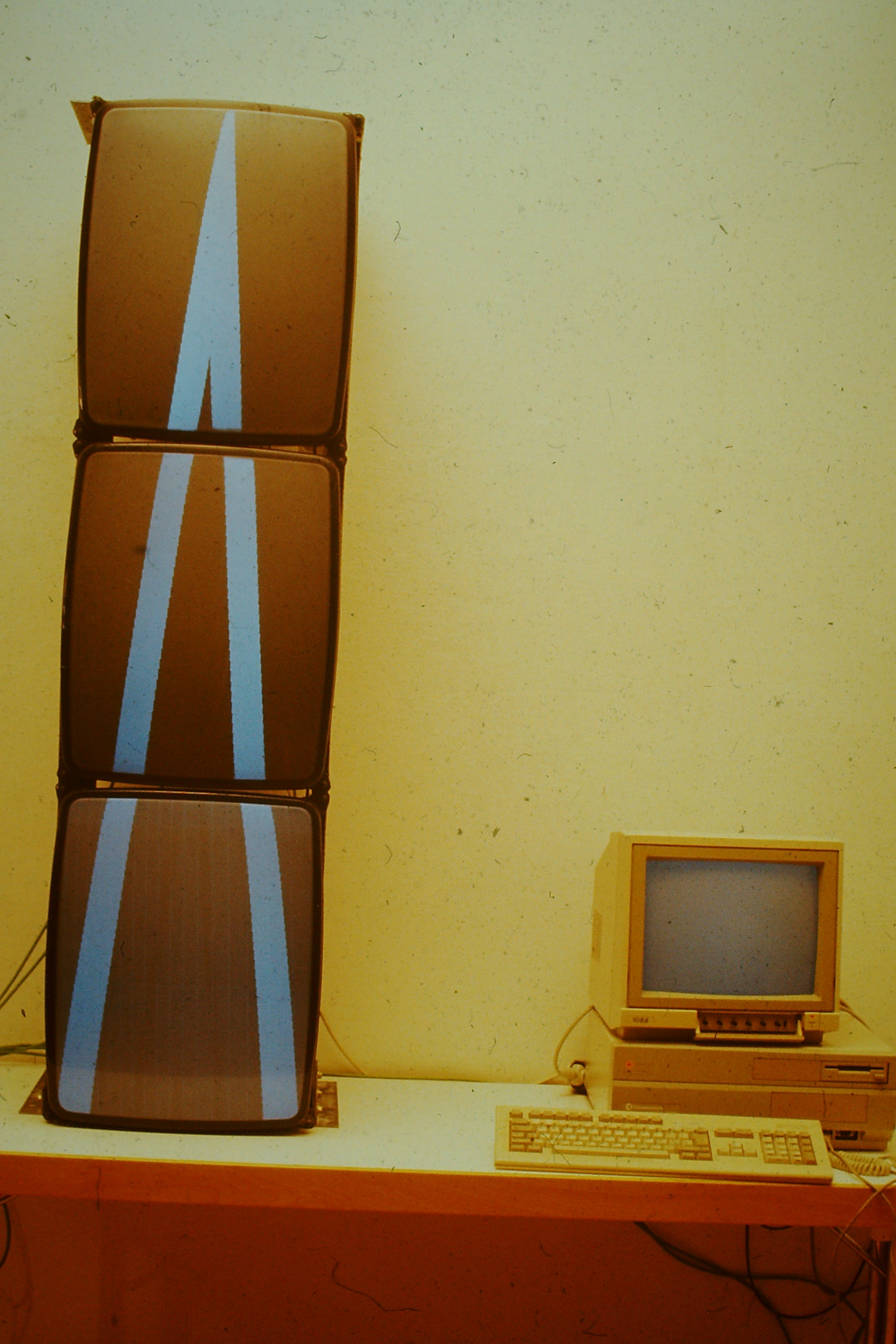 timeline:1989:videosplit.jpg