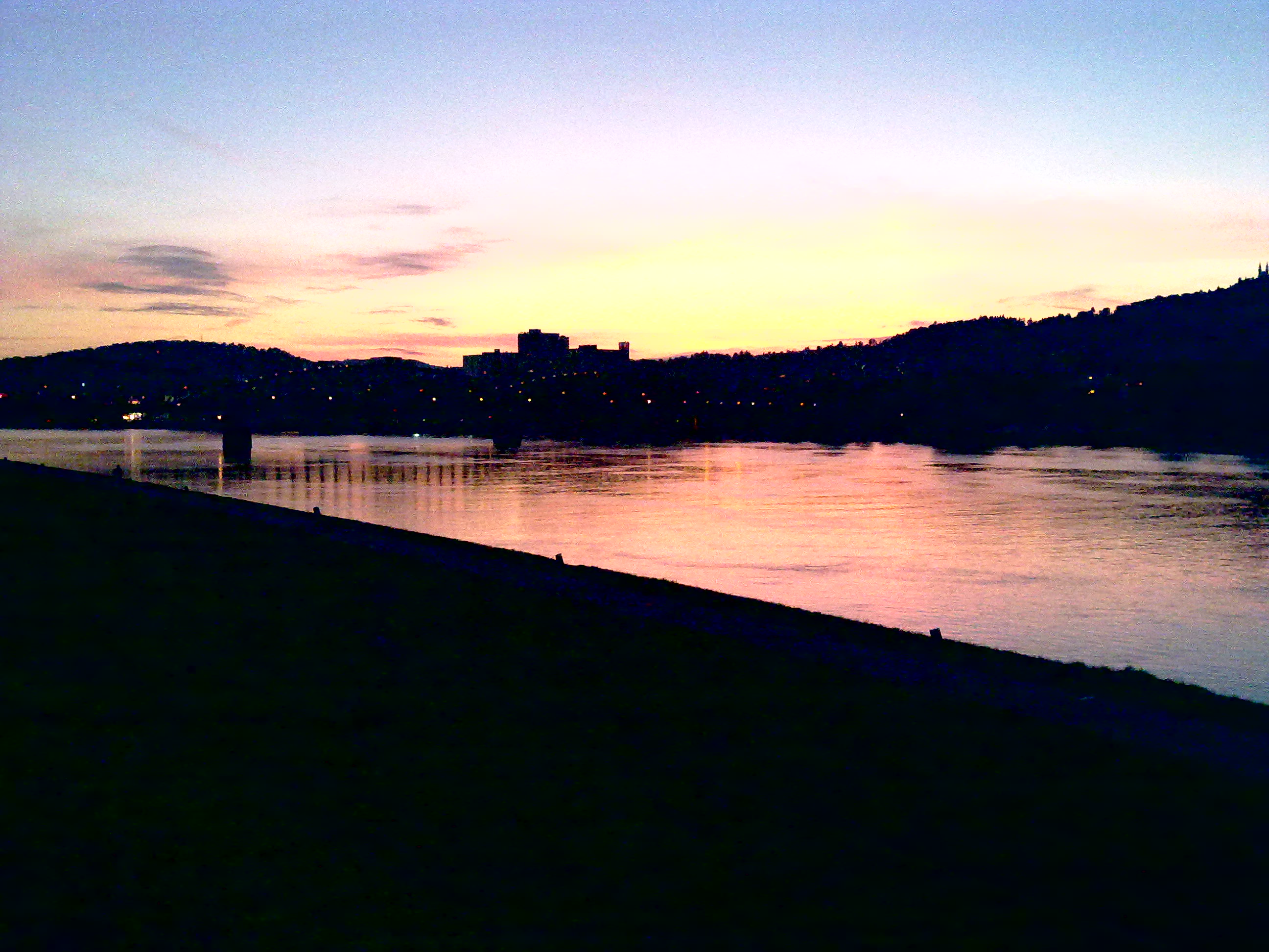 timeline:2010:2010100623-stwst-fassade-donau-sonnenuntergang:06102010149.jpg