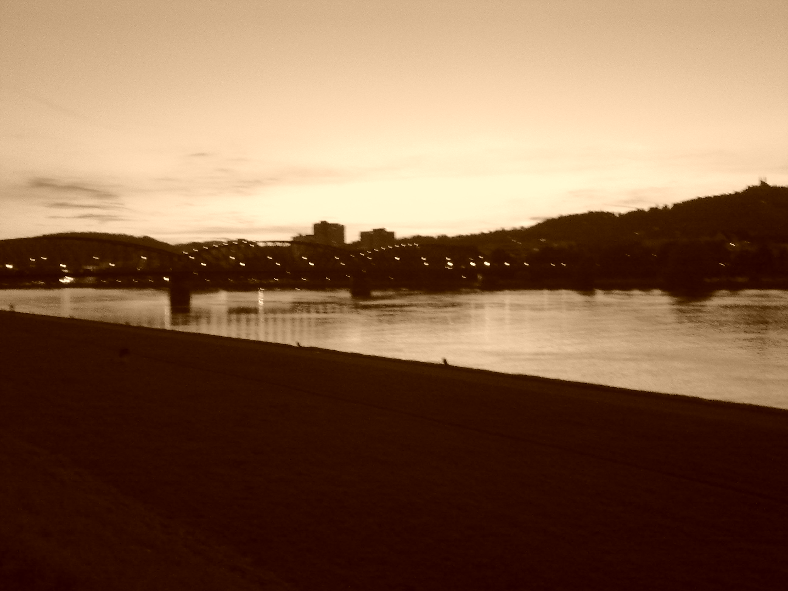 timeline:2010:2010100623-stwst-fassade-donau-sonnenuntergang:06102010152.jpg
