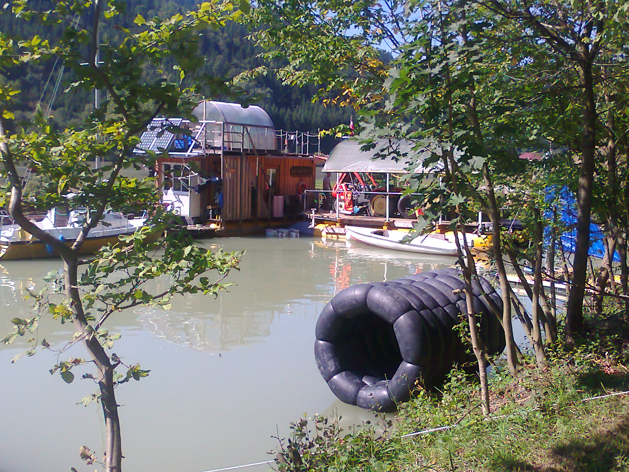 timeline:2011:20110908-floating-village:foto0090.jpg