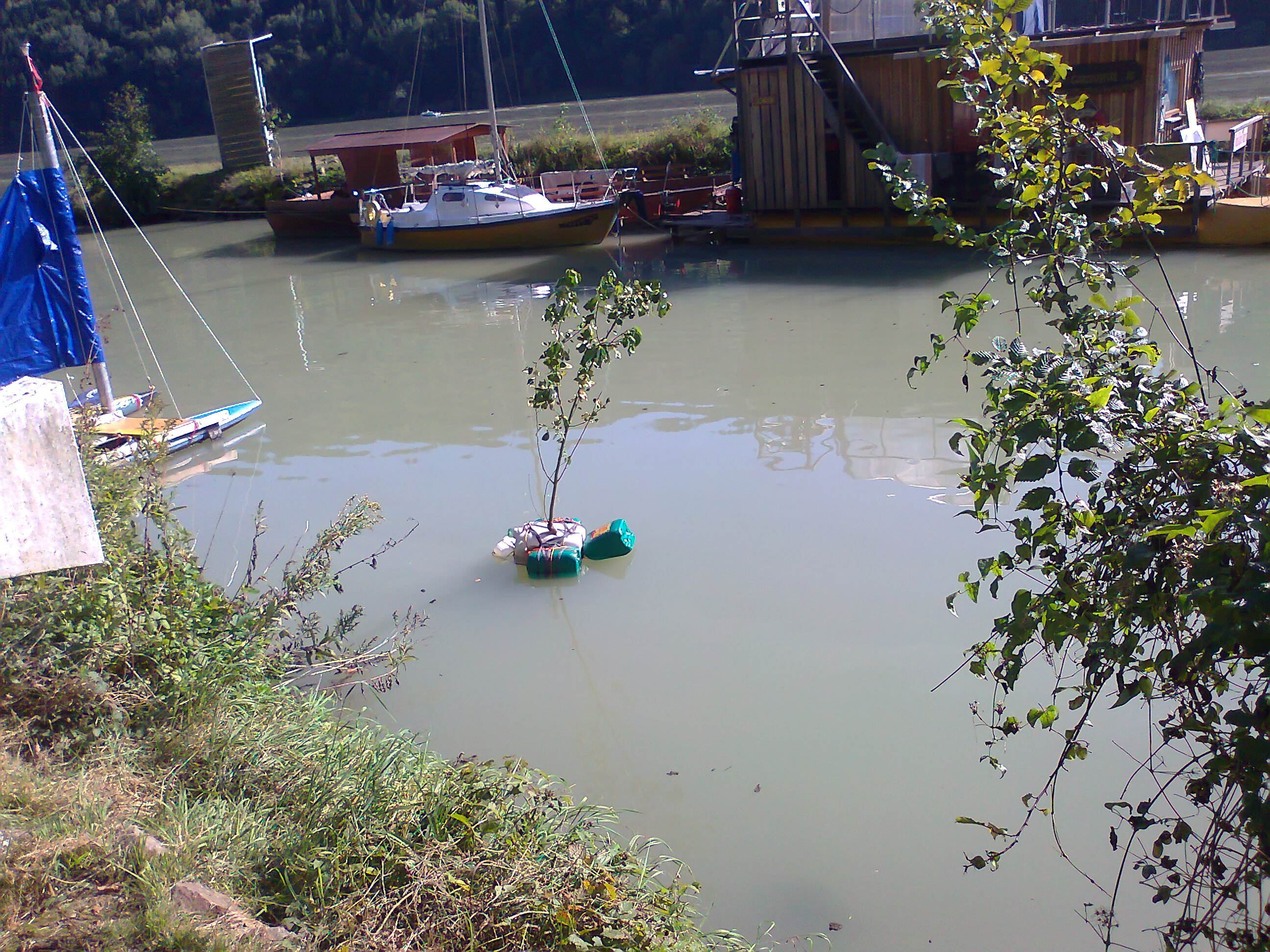 timeline:2011:20110908-floating-village:foto0105.jpg