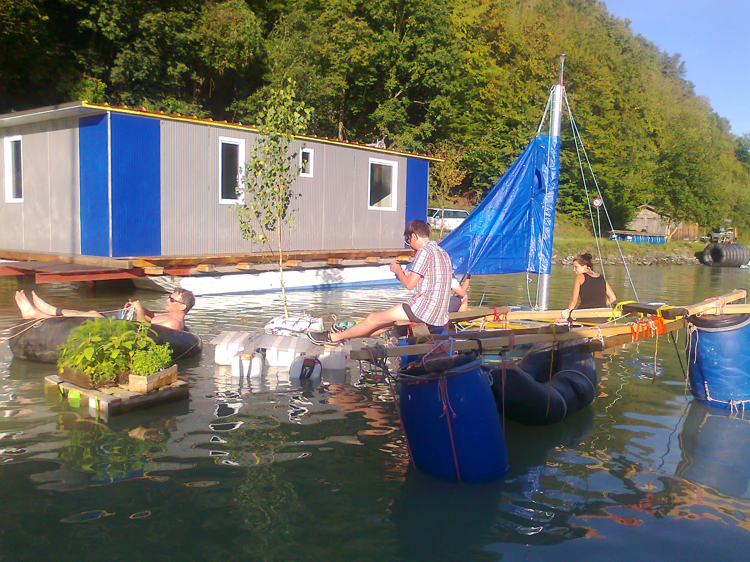 timeline:2011:20110908-floating-village:foto0110.jpg