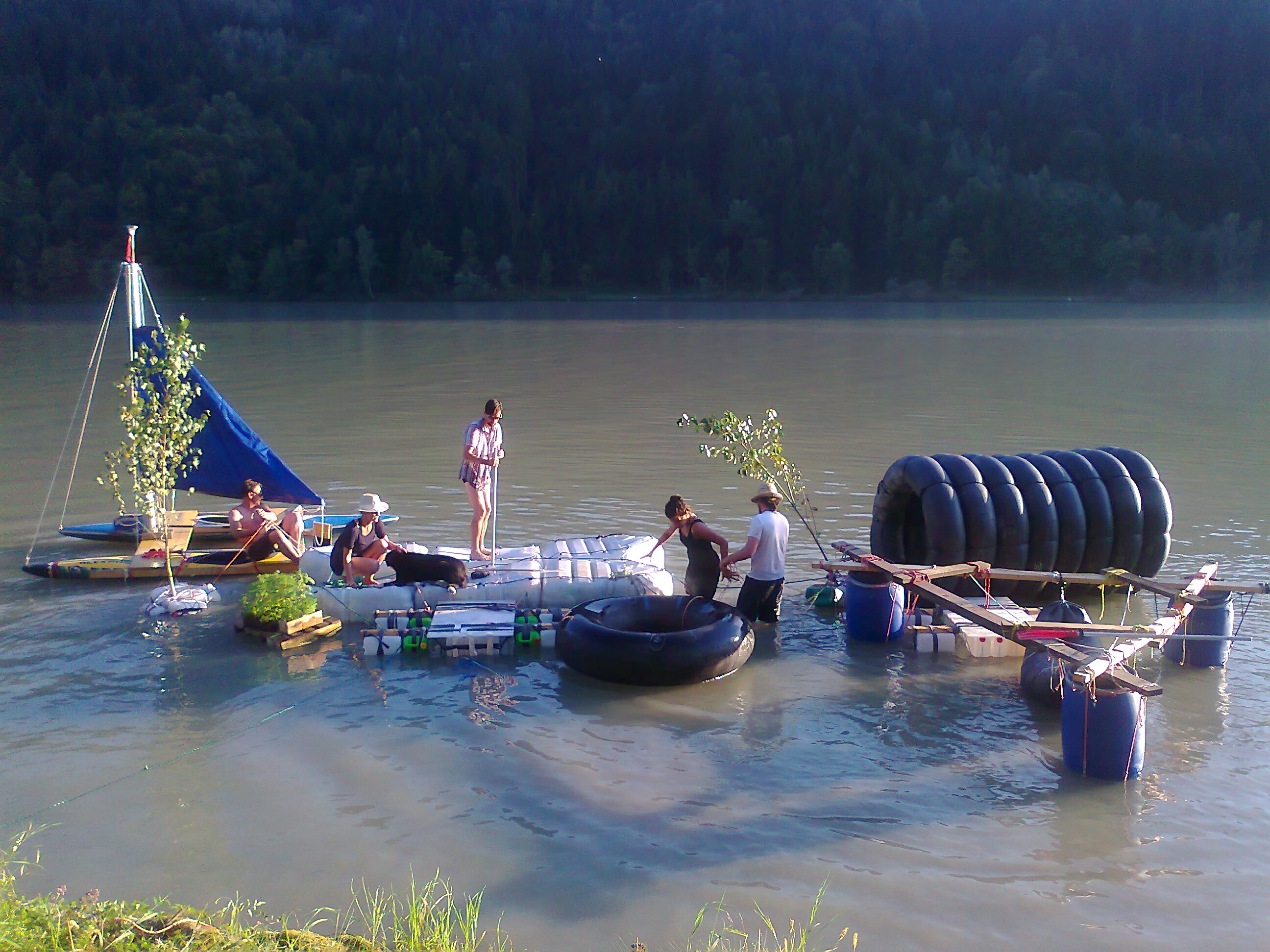 timeline:2011:20110908-floating-village:foto0119.jpg