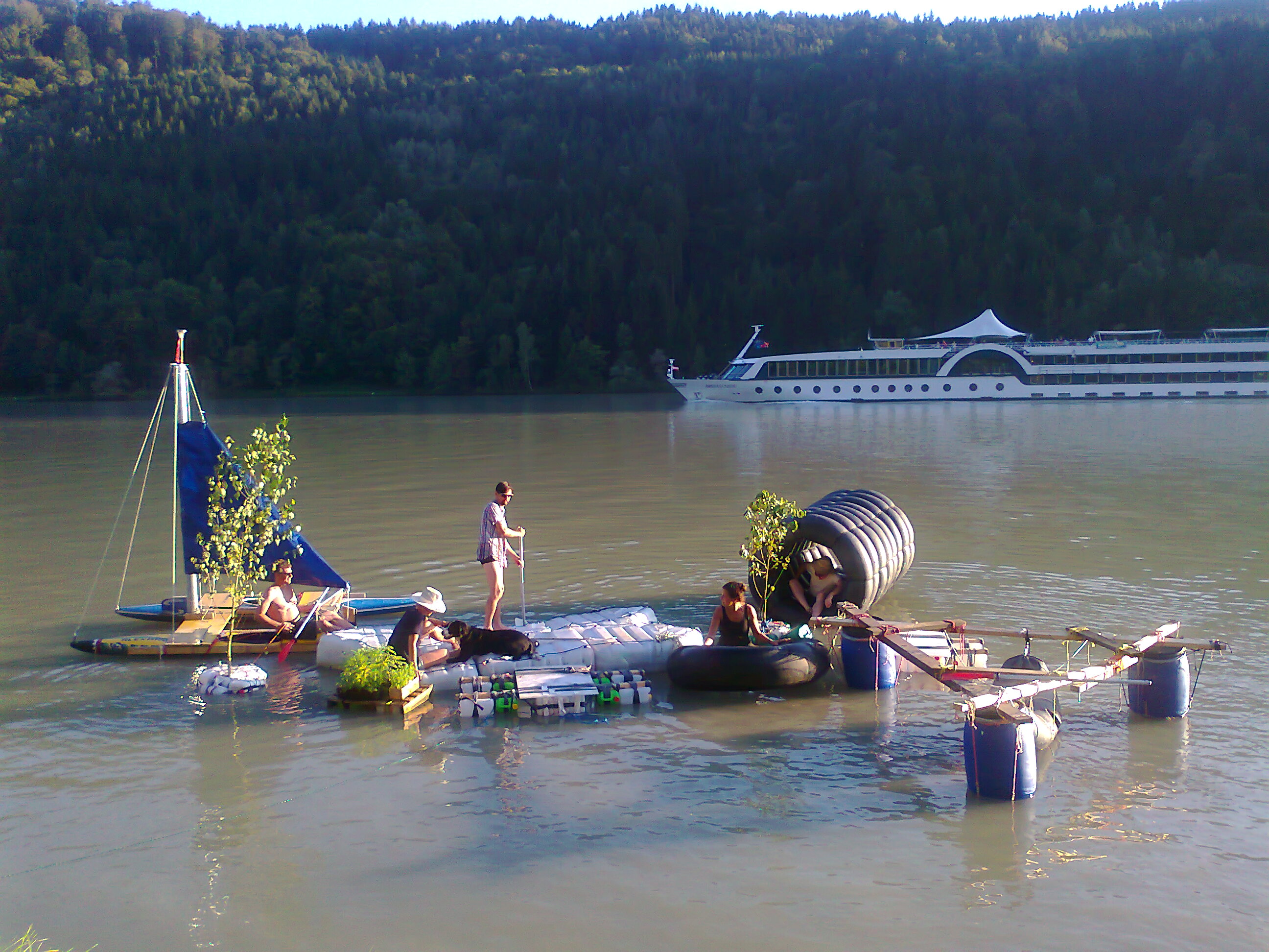 timeline:2011:20110908-floating-village:foto0122.jpg