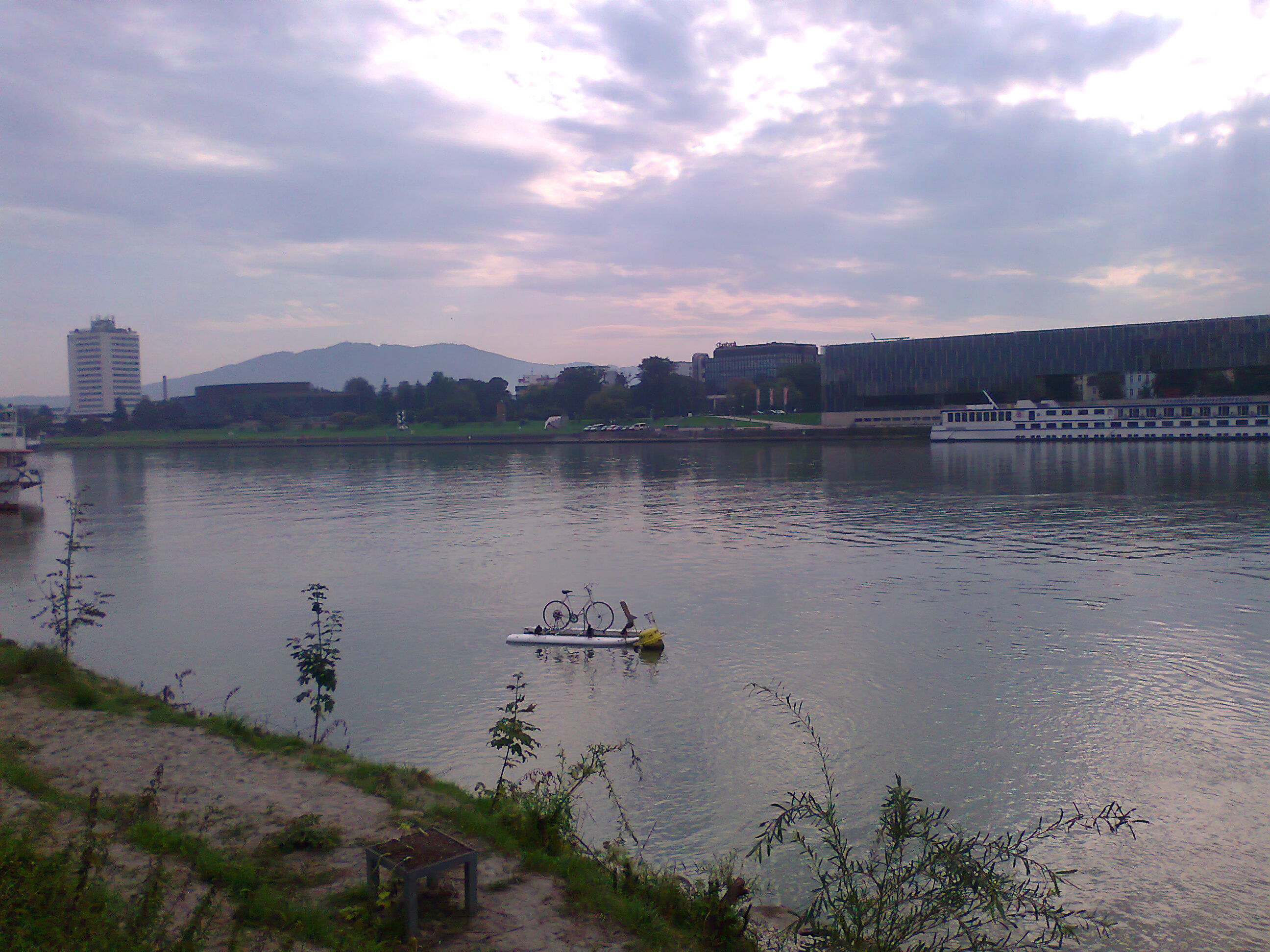 timeline:2011:20110908-floating-village:foto0146.jpg