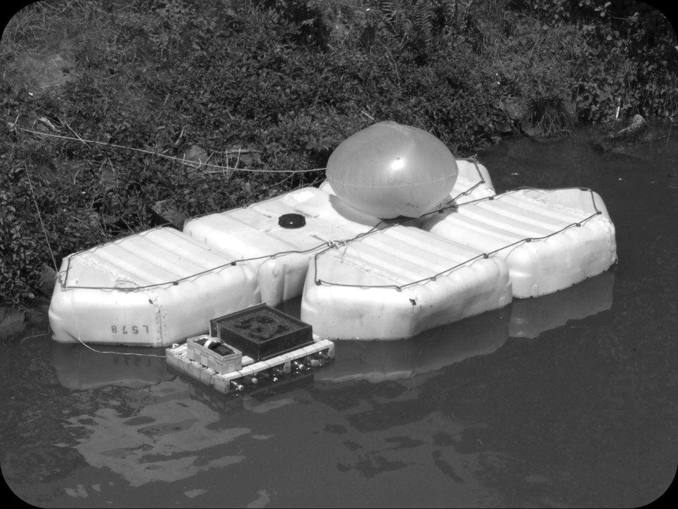 timeline:2012:2012-backup-bilder-olivia:20120214:floating-village:petboot-png.jpg